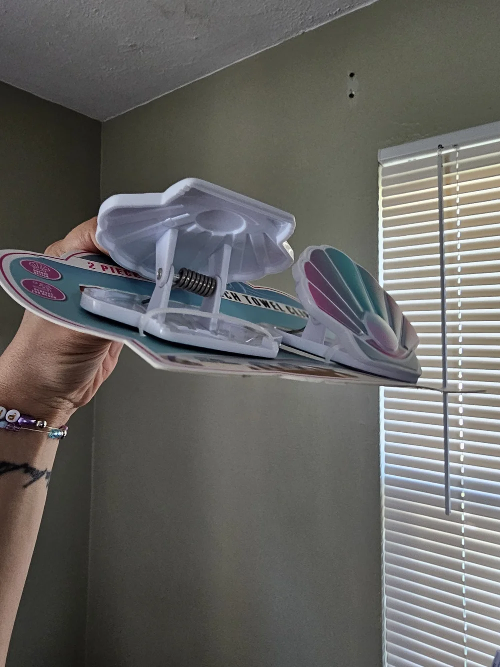 ROAM Shell Beach Towel Clips in Teal & Pink Gradient (2-Pack)